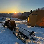 Handeland I Arctic Dome Sauda