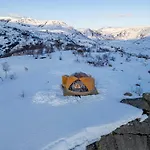 Handeland I Arctic Dome Luksustelt Sauda