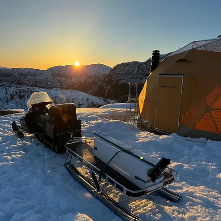 Handeland I Arctic Dome 사우다