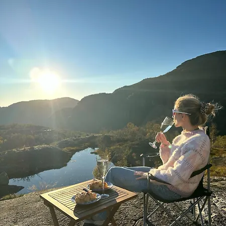 Handeland I Arctic Dome * 사우다