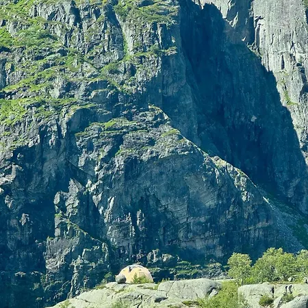 Handeland I Arctic Dome